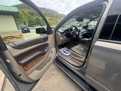 2017 Chevrolet Suburban, $25175. Photo 9