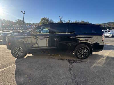2021 Chevrolet Suburban, $39990. Photo 4
