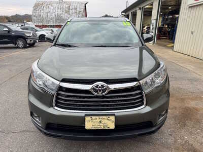 2015 Toyota Highlander, $17990. Photo 2