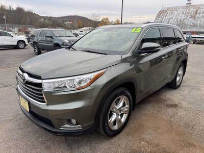 2015 Toyota Highlander, $17990. Photo 3
