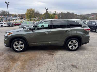 2015 Toyota Highlander, $17990. Photo 4