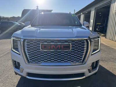 2021 GMC Yukon, $38990. Photo 2