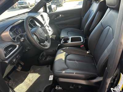 2025 Chrysler Pacifica, $45095.0. Photo 11