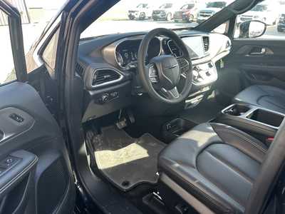 2025 Chrysler Pacifica, $45095.0. Photo 12
