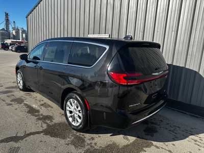 2025 Chrysler Pacifica, $45095.0. Photo 3