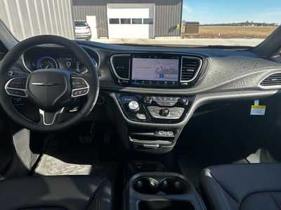 2025 Chrysler Pacifica, $45095.0. Photo 9