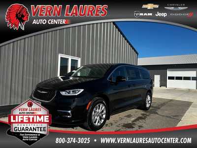 2025 Chrysler Pacifica, $45095.0. Photo 1
