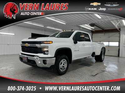2025 Chevrolet 3500 Crew Cab, $70895.0. Photo 1