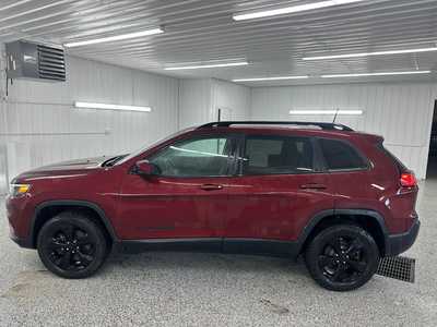2019 Jeep Cherokee, $13995.0. Photo 2