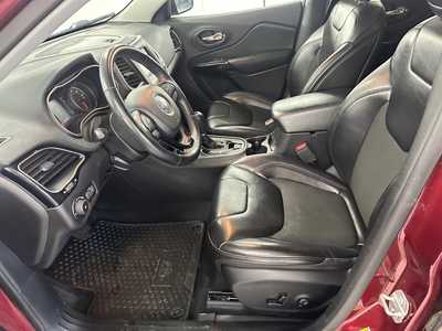 2019 Jeep Cherokee, $13995.0. Photo 9