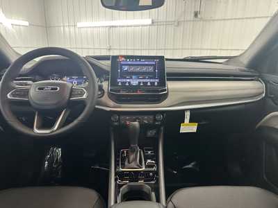 2025 Jeep Compass, $32435.0. Photo 9