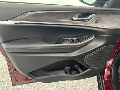 2025 Jeep Grand Cherokee, $49435.0. Photo 10