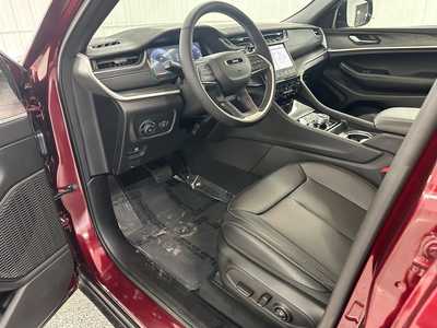 2025 Jeep Grand Cherokee, $49435.0. Photo 12