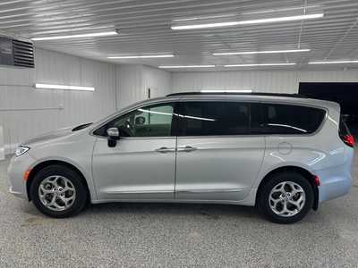 2023 Chrysler Pacifica, $35995.0. Photo 2