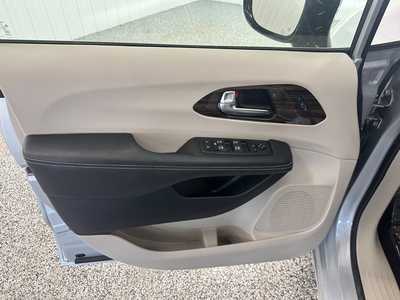 2023 Chrysler Pacifica, $35995.0. Photo 8