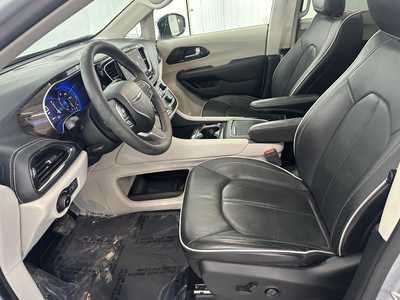 2023 Chrysler Pacifica, $35995.0. Photo 9