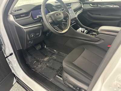2023 Jeep Grand Cherokee, $31995.0. Photo 12