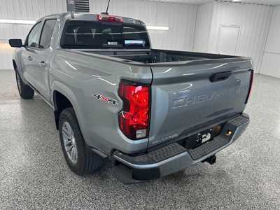 2025 Chevrolet Colorado Crew Cab, $40890.0. Photo 3