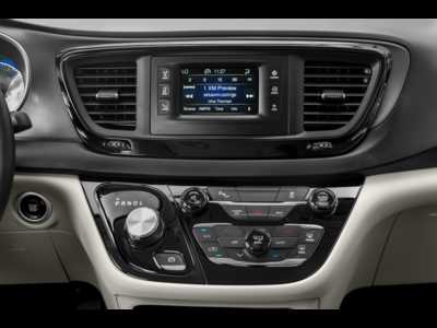 2019 Chrysler Pacifica, $25995.0. Photo 7