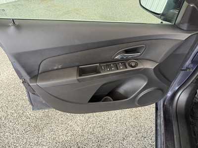 2016 Chevrolet Cruze, $7995.0. Photo 8