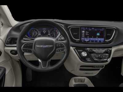 2021 Chrysler Pacifica, $30995.0. Photo 4