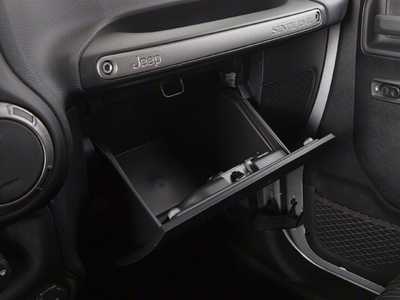 2010 Jeep Wrangler Unlimited, $12995.0. Photo 11