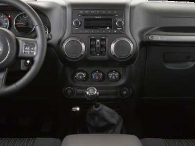 2010 Jeep Wrangler Unlimited, $12995.0. Photo 8
