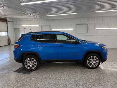 2023 Jeep Compass, $25253.0. Photo 5