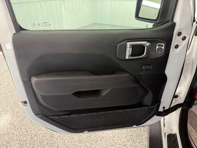 2021 Jeep Gladiator, $37995.0. Photo 8