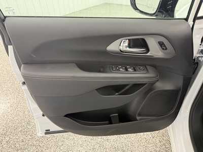 2026 Chrysler Pacifica, $47390.0. Photo 10