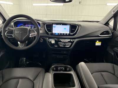 2026 Chrysler Pacifica, $47390.0. Photo 9