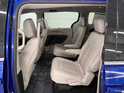 2018 Chrysler Pacifica, $12995.0. Photo 11