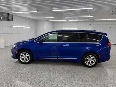 2018 Chrysler Pacifica, $12995.0. Photo 2