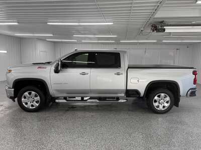 2020 Chevrolet 2500 Crew Cab, $47995.0. Photo 2