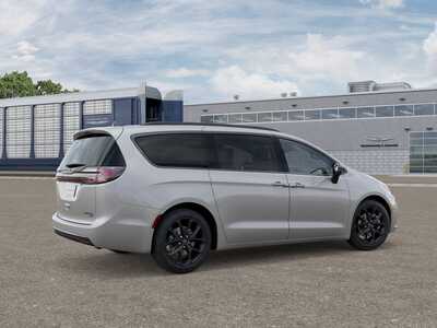 2026 Chrysler Pacifica, $52730.0. Photo 2
