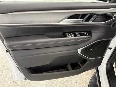 2025 Jeep Wagoneer, $58995.0. Photo 8