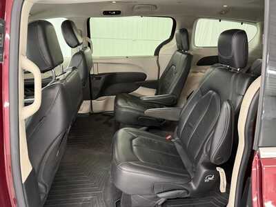 2022 Chrysler Pacifica, $27995.0. Photo 11
