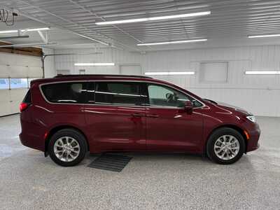 2022 Chrysler Pacifica, $27995.0. Photo 5