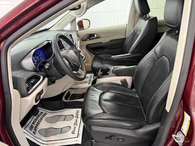 2022 Chrysler Pacifica, $27995.0. Photo 9