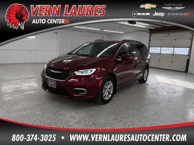 2022 Chrysler Pacifica, $27995.0. Photo 1