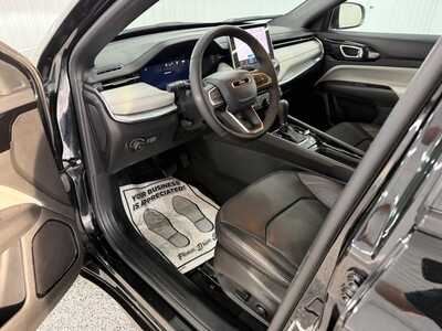 2024 Jeep Compass, $25995.0. Photo 10