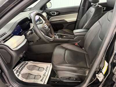 2024 Jeep Compass, $25995.0. Photo 9