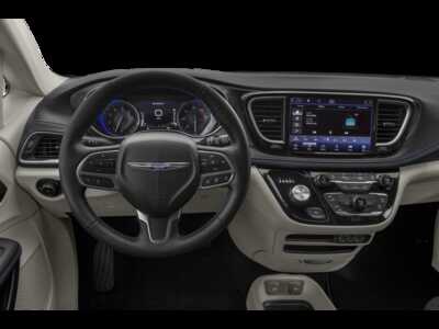 2021 Chrysler Pacifica, $15995.0. Photo 4