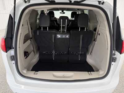 2018 Chrysler Pacifica, $17995.0. Photo 12