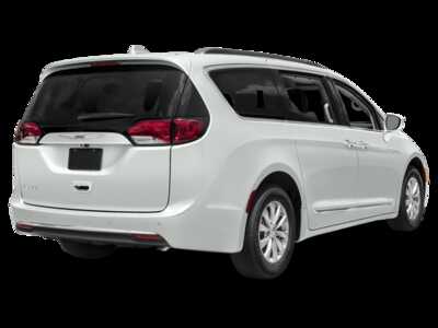 2018 Chrysler Pacifica, $17995.0. Photo 2