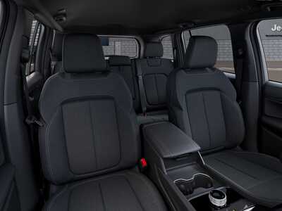 2026 Jeep Grand Cherokee, $44500.0. Photo 9