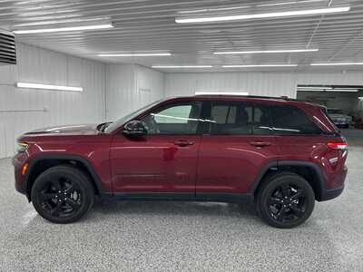 2023 Jeep Grand Cherokee, $30995.0. Photo 2