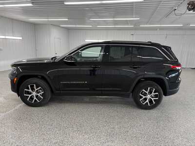 2023 Jeep Grand Cherokee, $33995.0. Photo 2