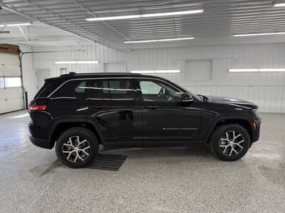2023 Jeep Grand Cherokee, $33995.0. Photo 5