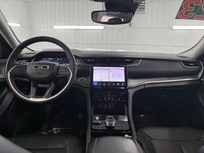 2023 Jeep Grand Cherokee, $33995.0. Photo 7